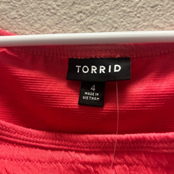 NWT Pink Textured Torrid High Neck Tank Top Size 2 - Picture 2 of 4